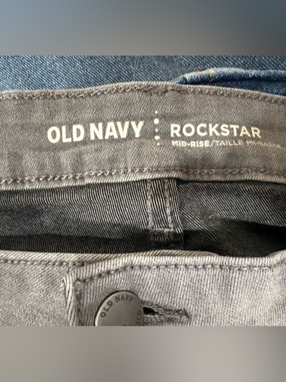 Old Navy Women's Gray Skinny Mid-Rise Jeans - Picture 4 of 4